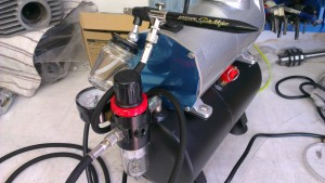 Airbrush compressor with standard fittings